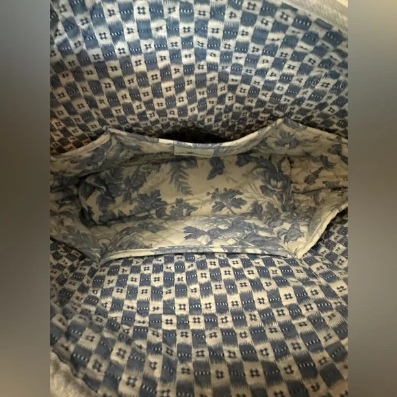 Vera Bradley Blue and White Floral Quilted Tote - Picture 5 of 7